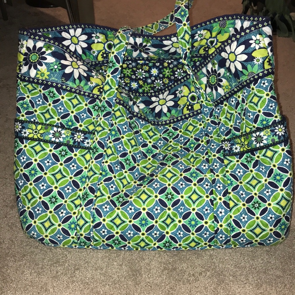Vera Bradley “super tote” in daisy daisy